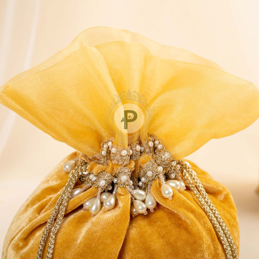 Zehra Velvet Potli