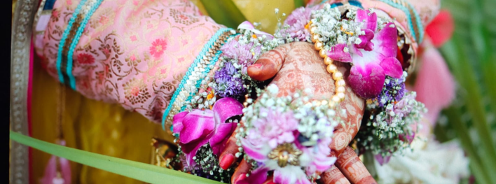 Wedding flowers costs - 15 tips to plan your budget for beautiful blooms