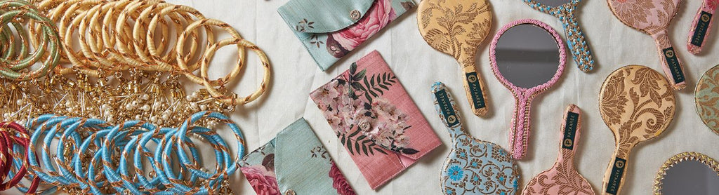 From handmade potlis to Punjabi parandis, check out these wedding favors ideas