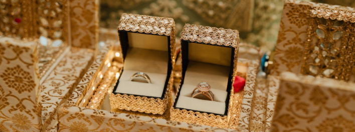 Where to place your wedding ring? The modern guide to wedding ring finger & traditions