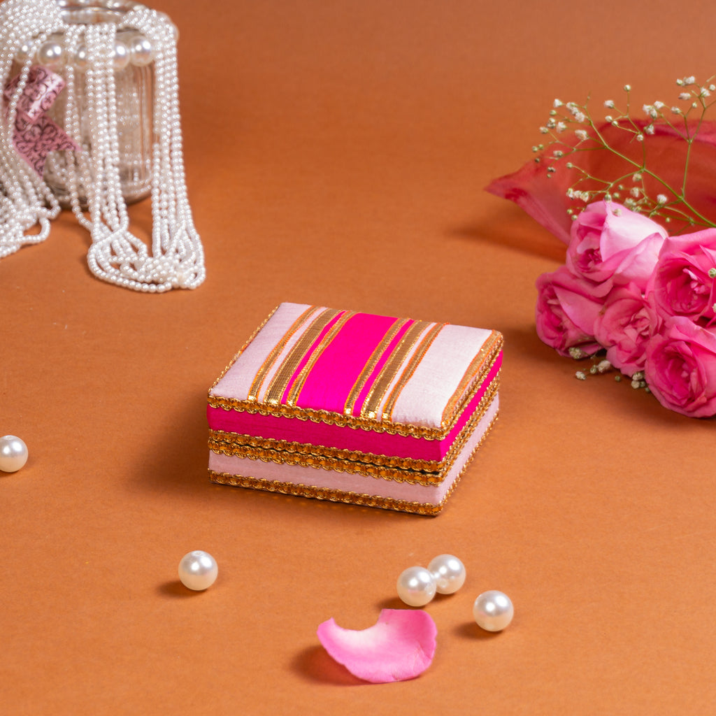 Elegant Punjabi wedding accessory by Pataaree with handcrafted festive detailing.