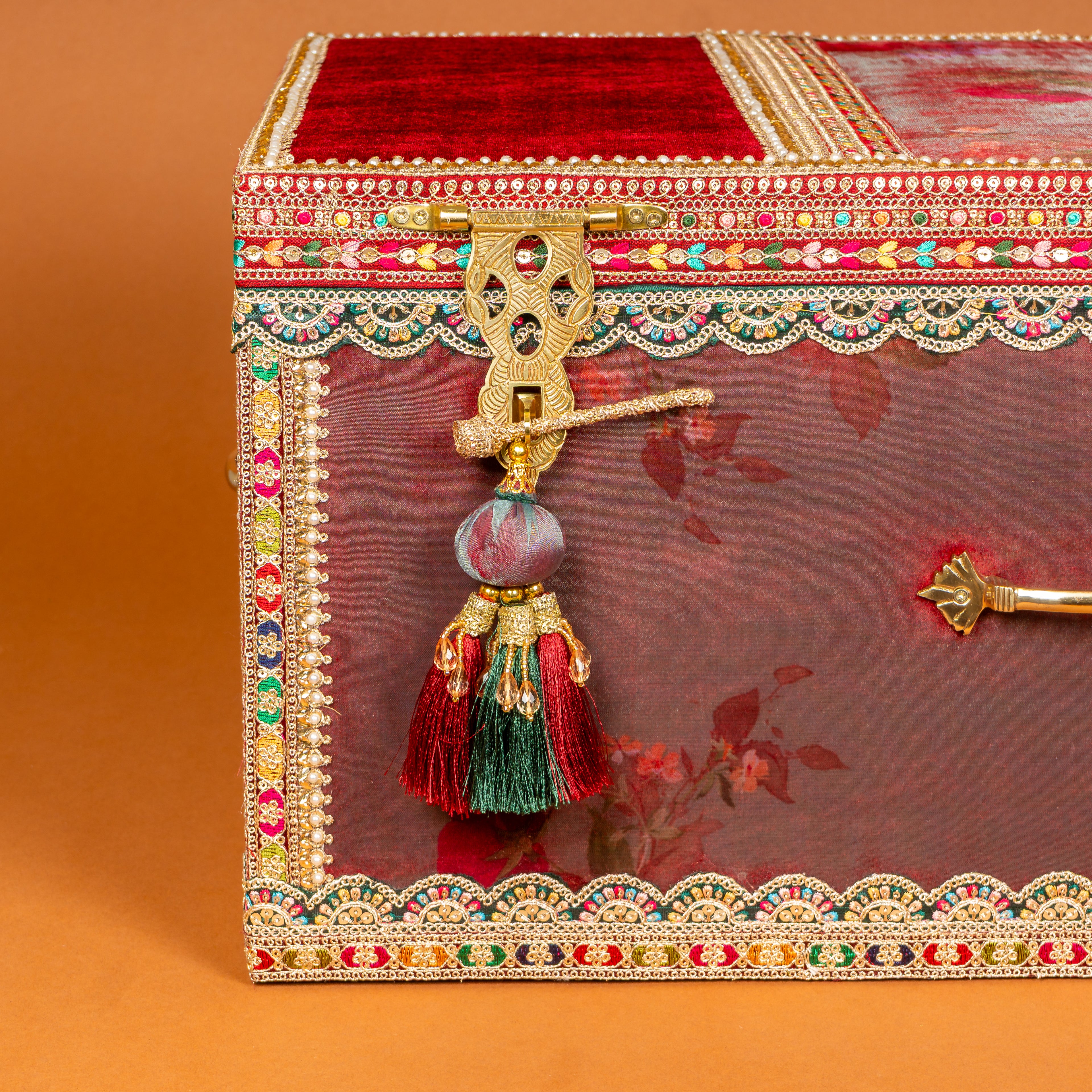 Surkh Trousseau Trunk