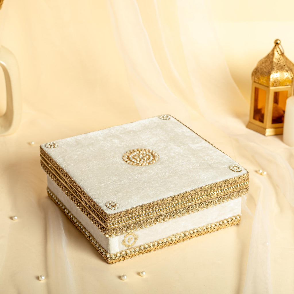 Zehra Mithai Box (1Kg) Ivory