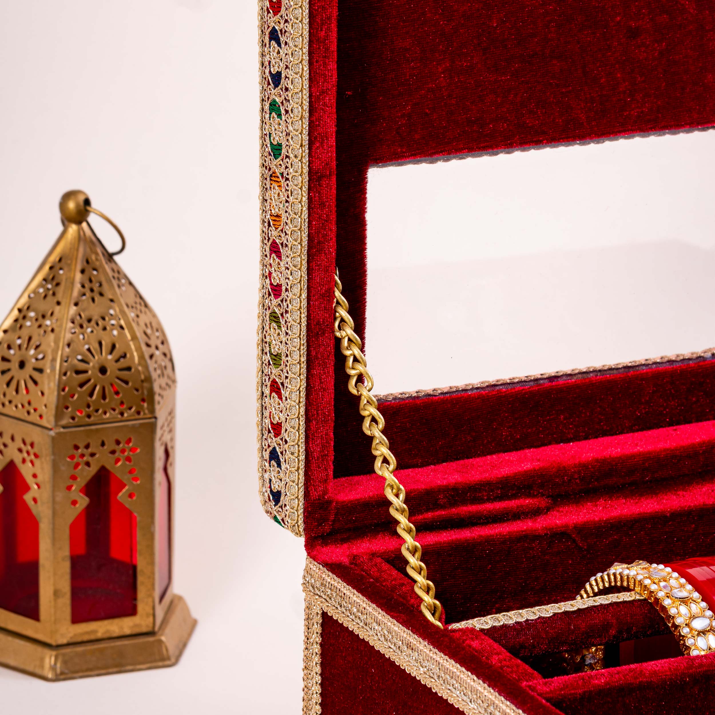 Surkh Chura Essentials Set