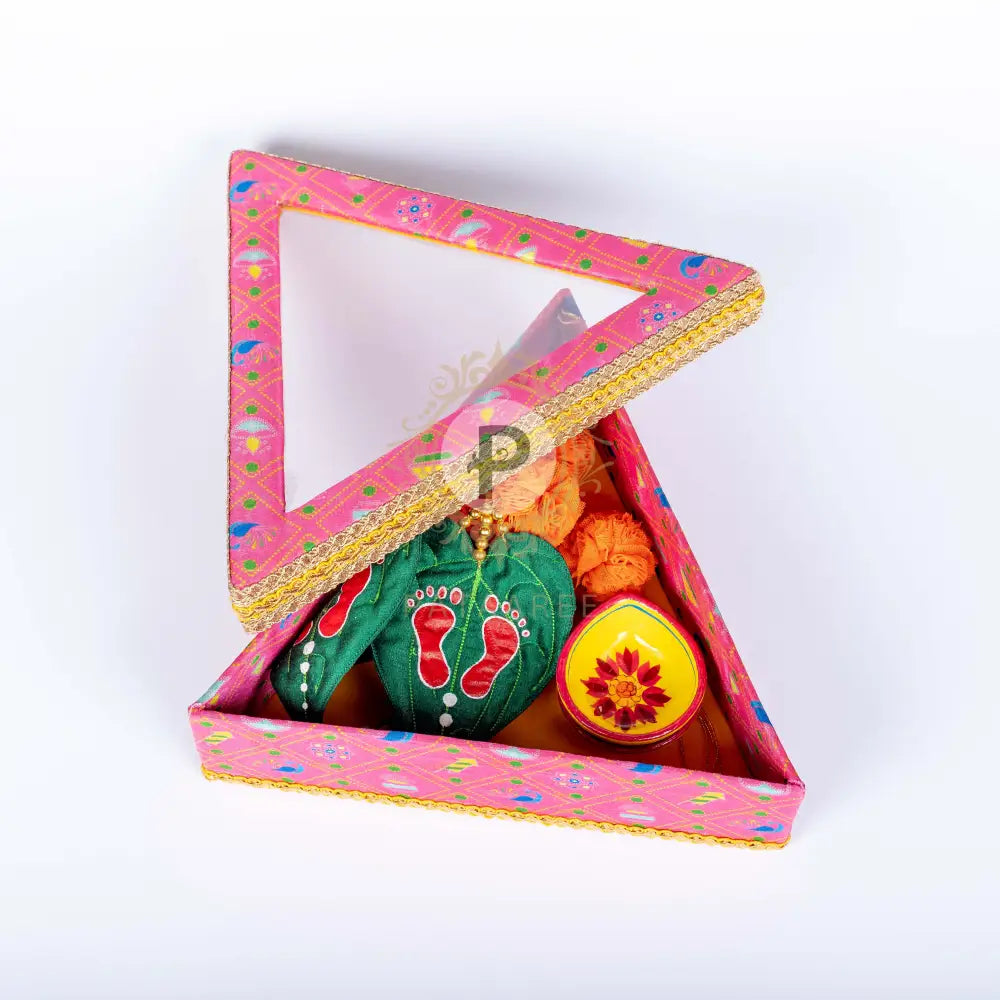 Bandhej Mithai Box Set With Lakshmi Charan Toran & Diyas