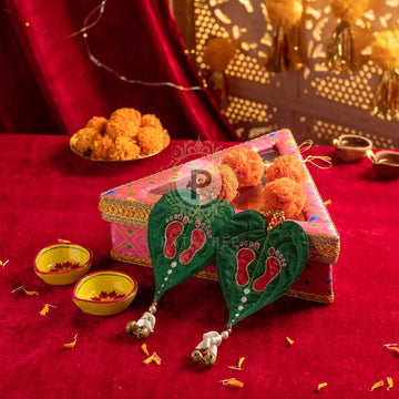 Bandhej Mithai Box Set With Lakshmi Charan Toran & Diyas