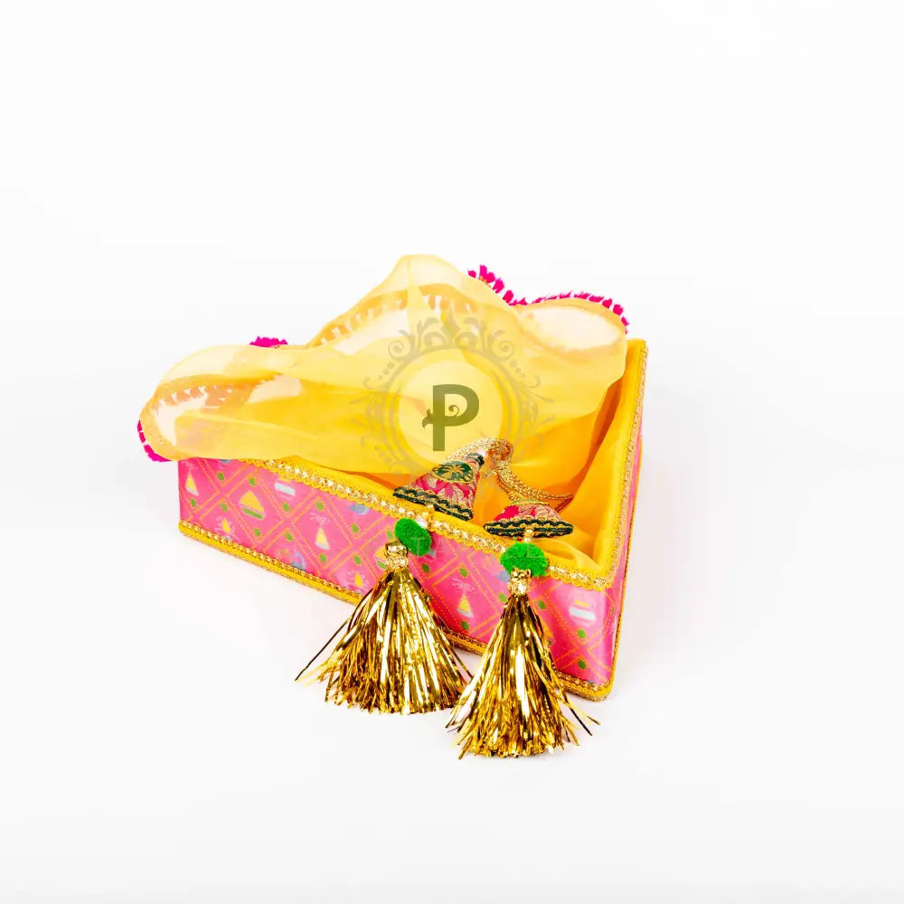 Bandhej Triangle Tissue Basket Tissue Basket