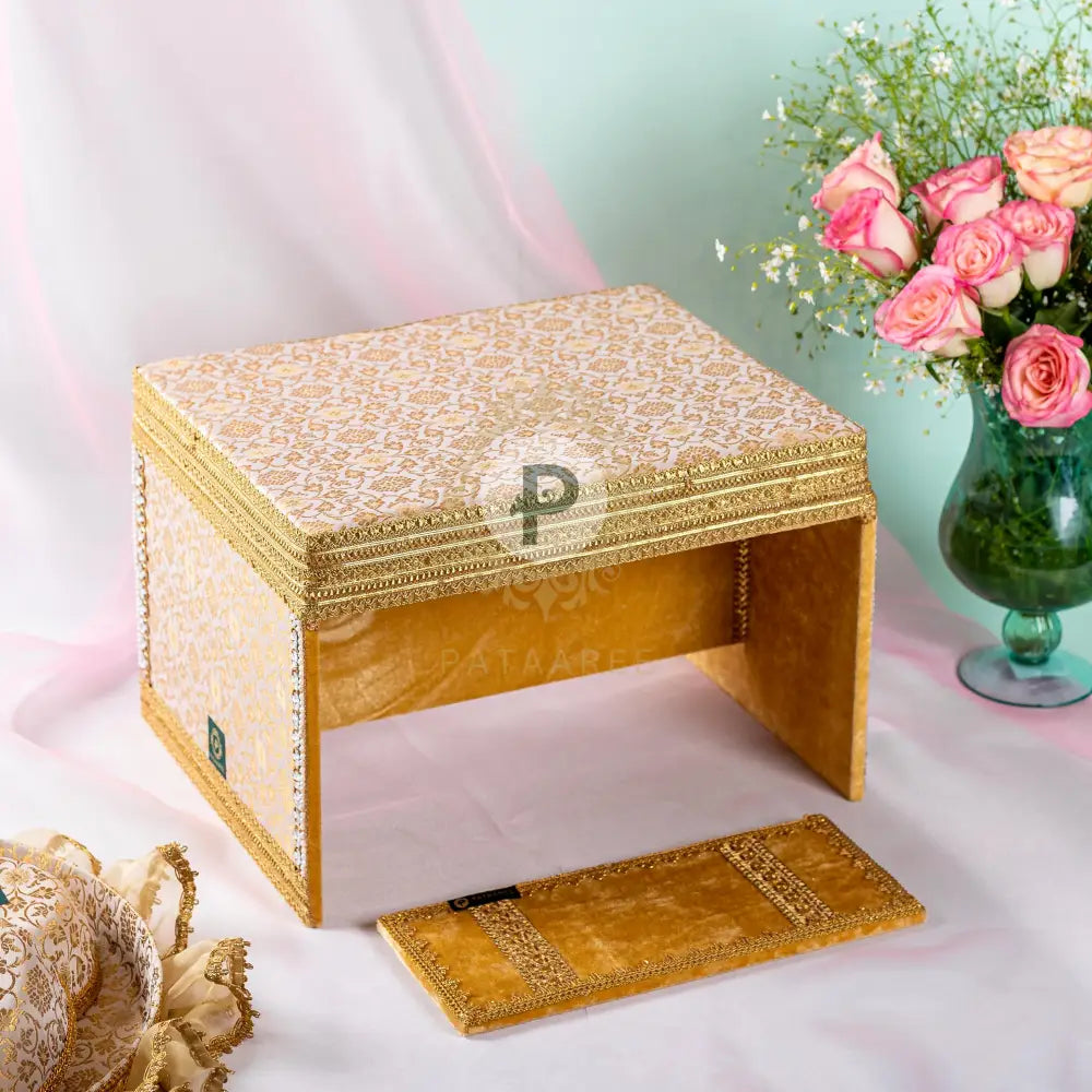 Brocade Peedi With Fatti Ivory