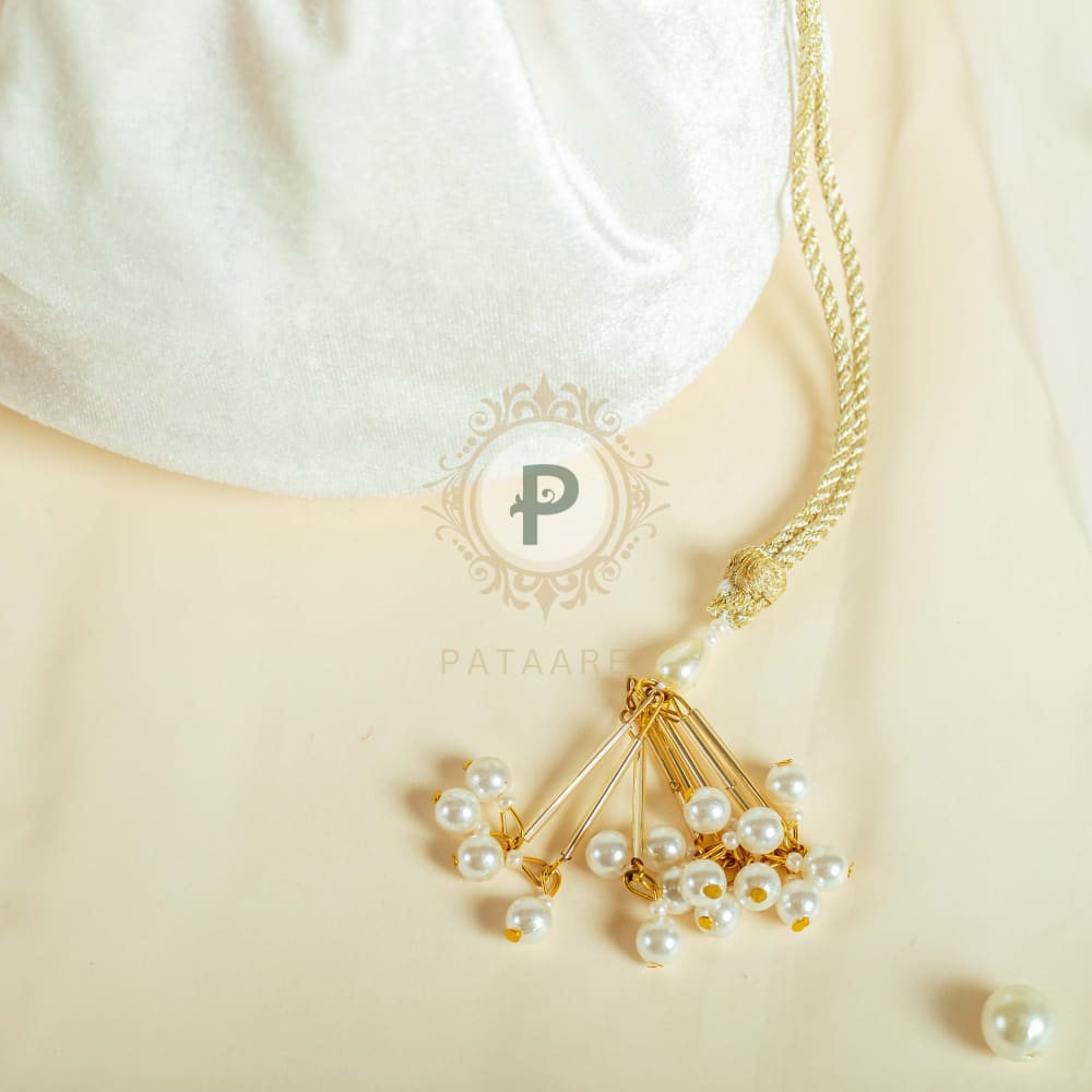 Zehra Velvet Potli