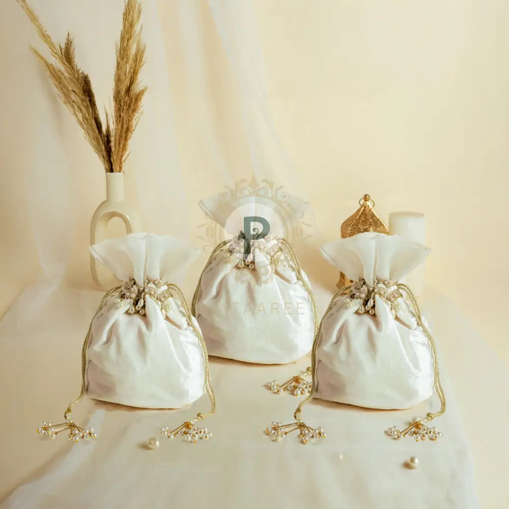 Ivory Zehra Velvet Potli (1kg) – Set of 3 Potli
