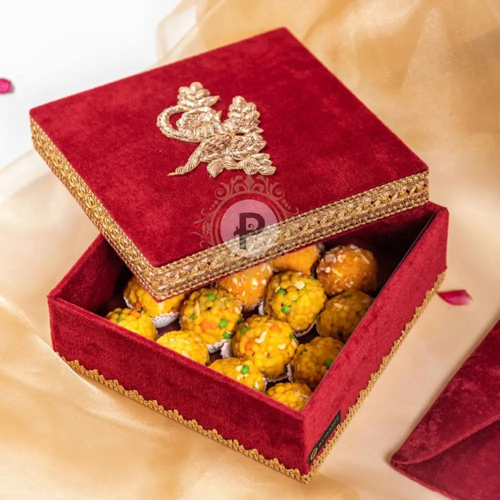 Maroon Velvet Palki Sahe Chithi Set With Screen Printed Scroll