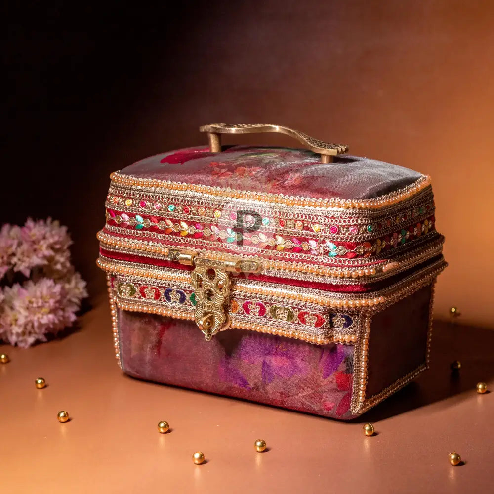 Surkh Makeup Vanity Makeup Vanity