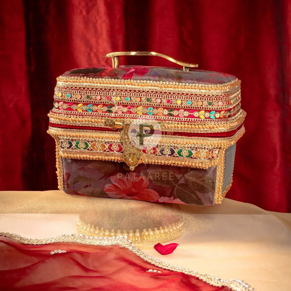 Surkh Teej Set Teej Set