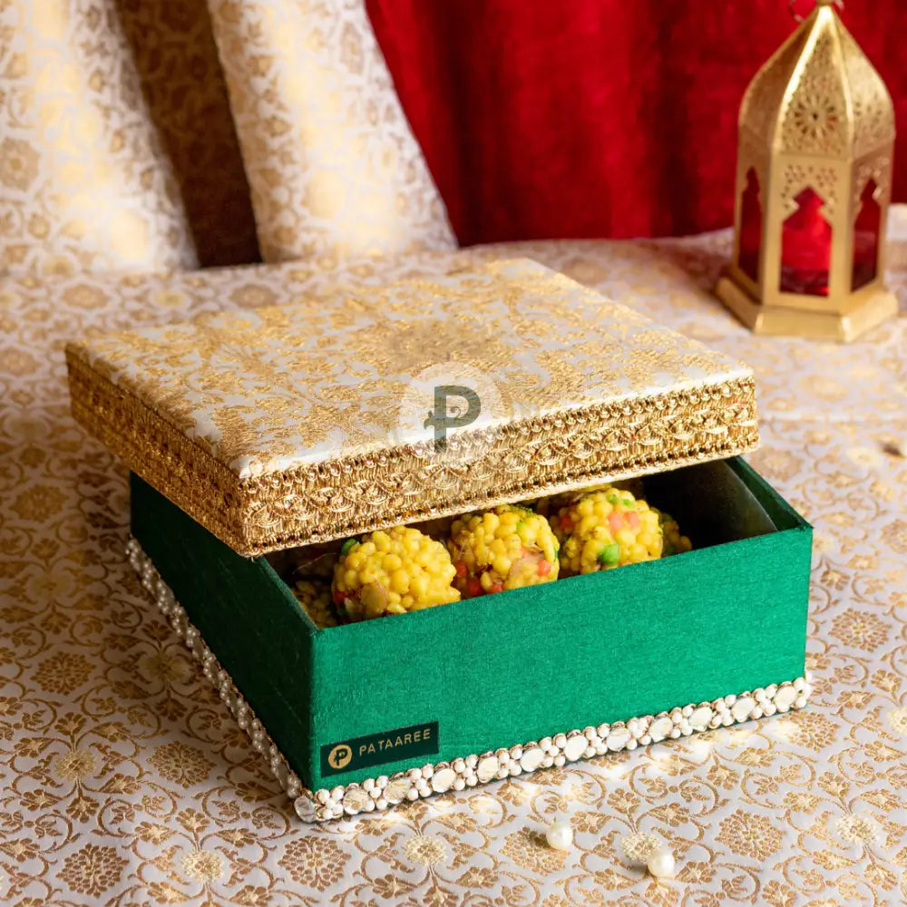 Ivory And Green Palki Sahe Chithi Set With Screen Printed Scroll