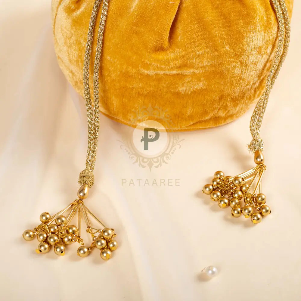 Zehra Velvet Potli