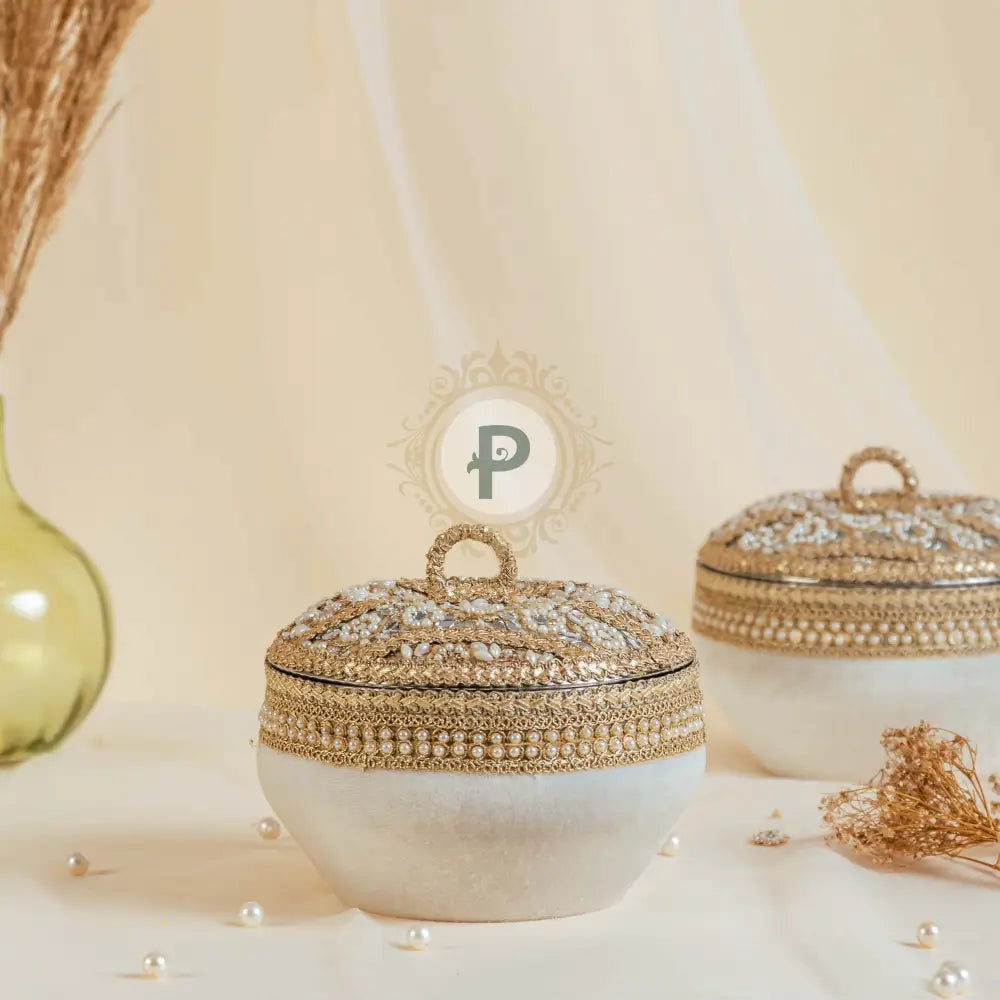 Zehra Ladoo Box 1Kg (Round) Ivory