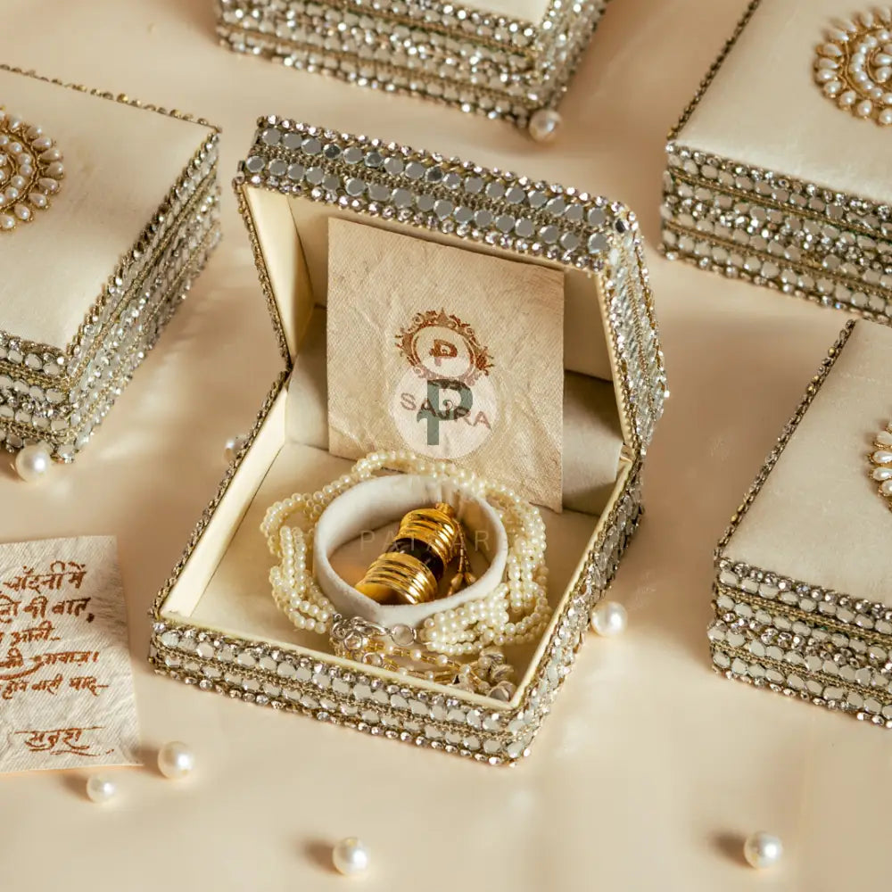 Zehra Sajra Box